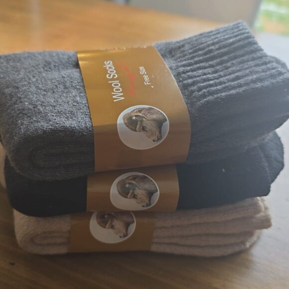 UNISEX ONE SIZE Winter Casual Warm & Cozy Merino Wool Socks - 3 Pairs NWT - Picture 2 of 3